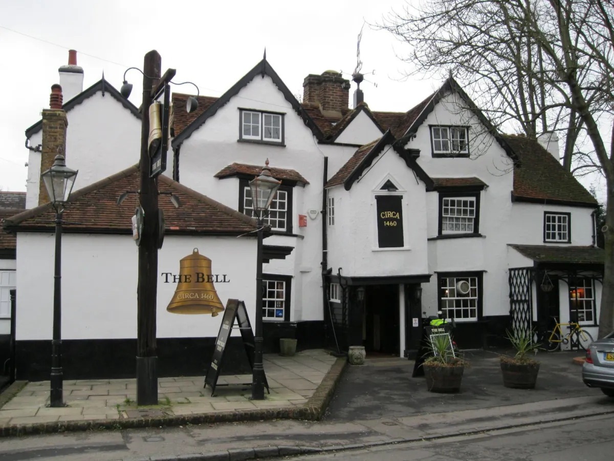 The Bell - Pub in esher